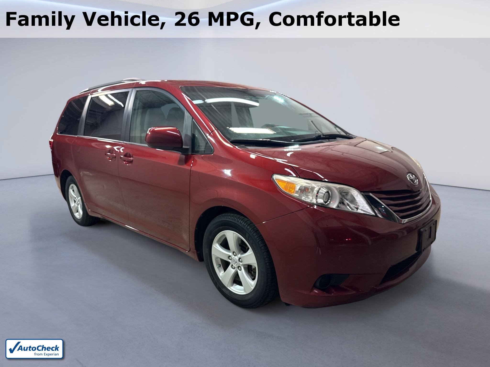 Used 2015 Toyota Sienna LE FWD image 1
