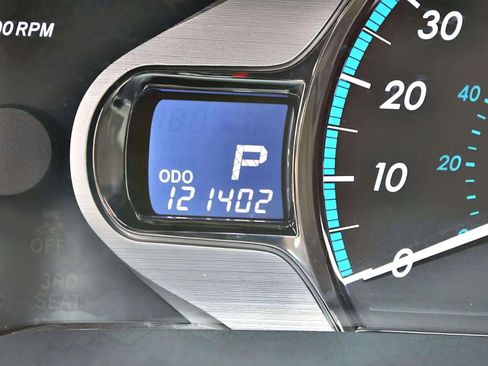 Used 2011 Toyota Sienna Limited image 18