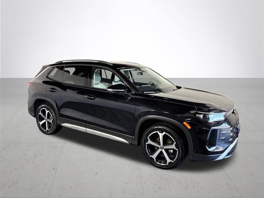 Certified 2025 Volkswagen Tiguan SE FWD image 5