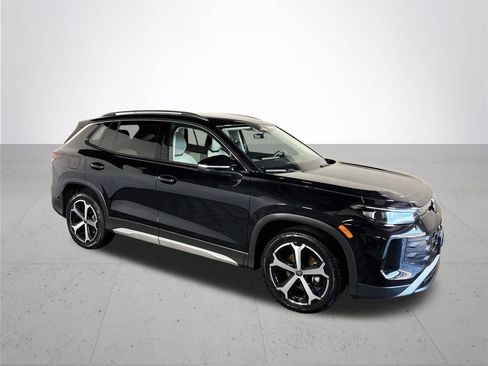 Certified 2025 Volkswagen Tiguan SE FWD image 5