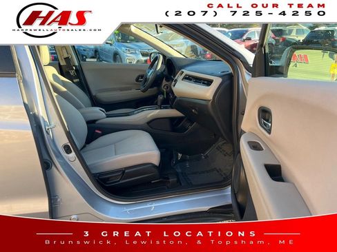 Used 2018 Honda HR-V LX image 11