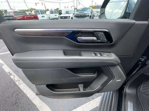 Certified 2025 Chevrolet Suburban Premier AWD/4WD image 23