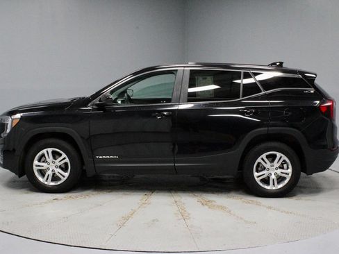 Used 2024 GMC Terrain SLE AWD/4WD image 7