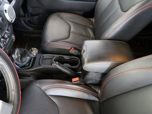 Used 2014 Jeep Wrangler Sport AWD/4WD image 36