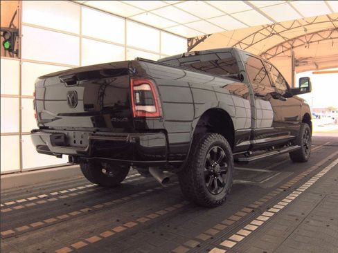 Used 2023 RAM 2500 Laramie AWD/4WD image 2