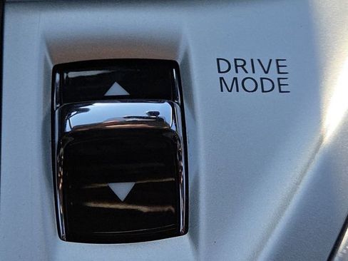 Used 2023 INFINITI Q50 Luxe image 7