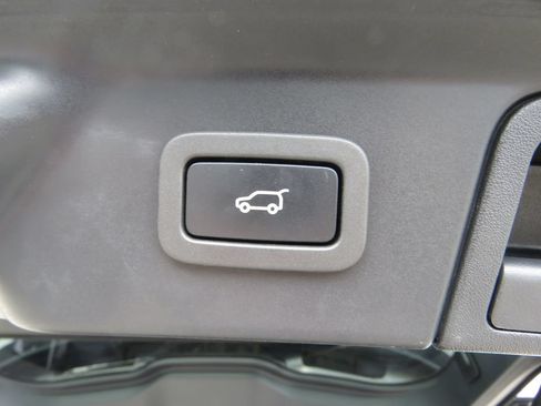 Used 2022 Land Rover Range Rover Velar R-Dynamic S AWD/4WD image 17
