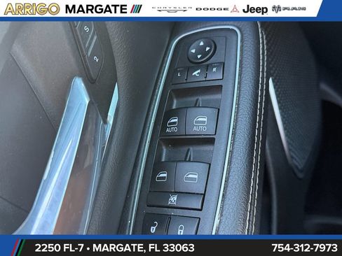 Used 2024 RAM 1500 Laramie AWD/4WD image 33