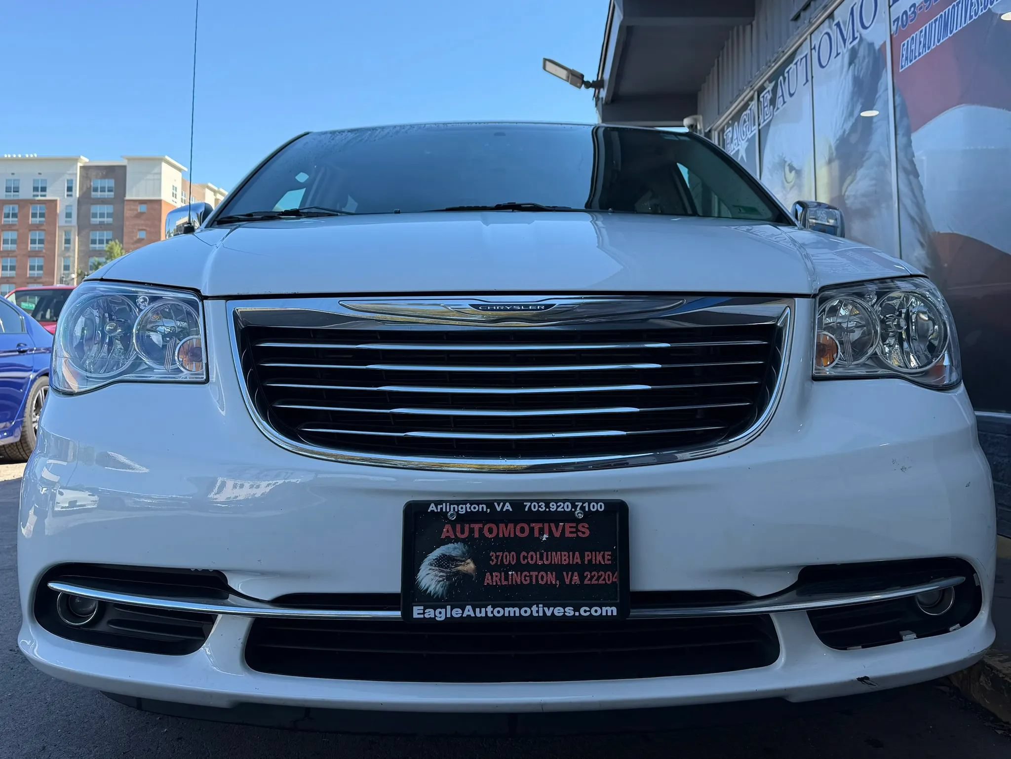 Used 2016 Chrysler Town & Country Touring-L FWD image 8