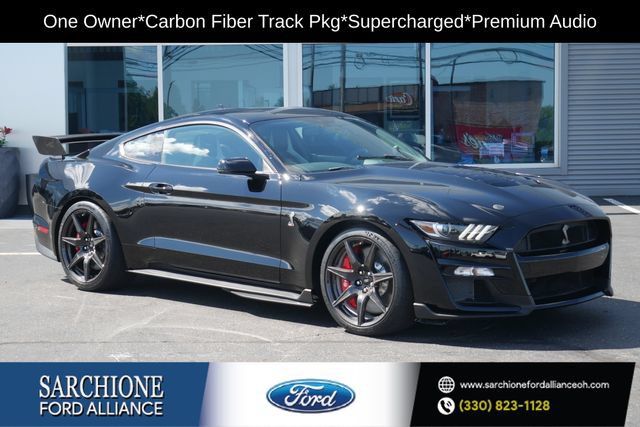Used 2022 Ford Mustang Shelby GT500 w/ Carbon Fiber Track Pack RWD image 1