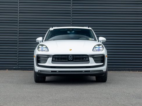 Certified 2025 Porsche Macan image 11