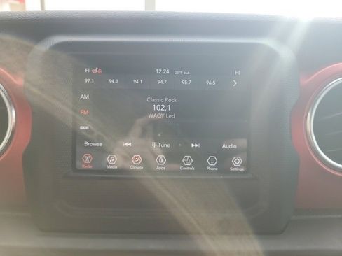 Used 2021 Jeep Gladiator Rubicon w/ Cold Weather Group image 29