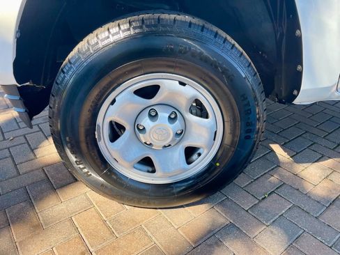 Used 2019 Toyota Tacoma SR image 10