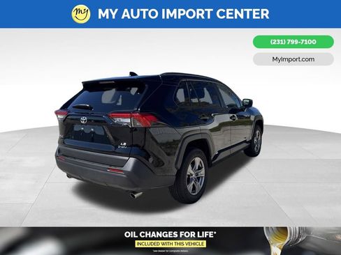 Used 2025 Toyota RAV4 LE AWD/4WD image 7