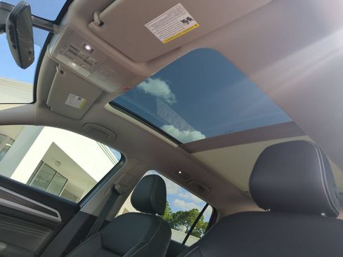 Used 2023 Volkswagen Atlas SE w/ Panoramic Sunroof Package FWD image 28