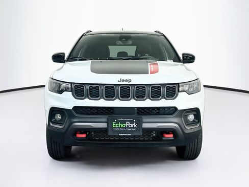 Used 2025 Jeep Compass Trailhawk w/ Trailer Tow Group AWD/4WD image 2