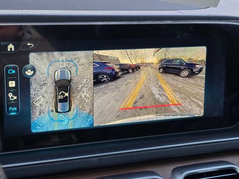 Used 2025 Mercedes-Benz GLS 580 4MATIC image 32