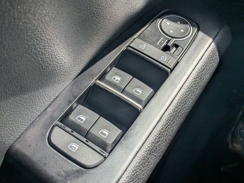 Used 2025 Kia Soul LX w/ LX Technology Package FWD image 21