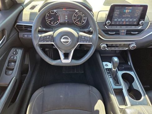 Used 2024 Nissan Altima 2.5 SV image 15