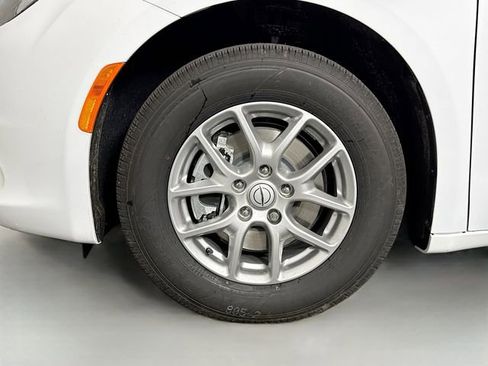 New 2026 Chrysler Voyager LX image 31