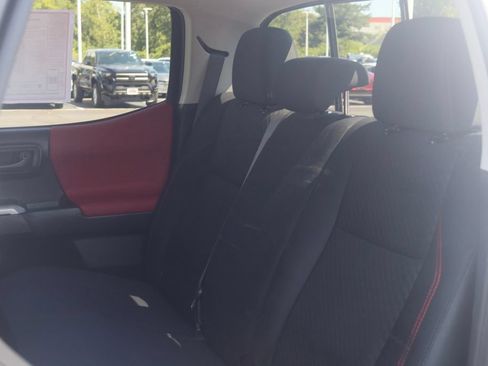 Certified 2021 Toyota Tacoma SR5 AWD/4WD image 27