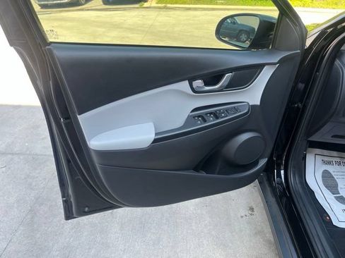 Used 2023 Hyundai Kona SE FWD image 11