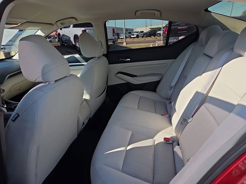 Used 2022 Nissan Altima 2.5 SV image 9