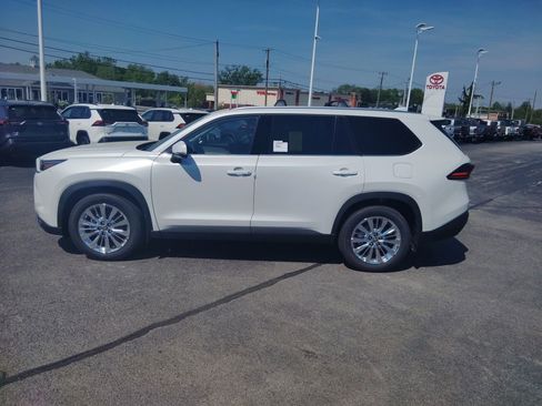 New 2026 Toyota Grand Highlander AWD image 4