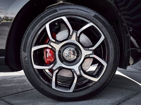 Used 2022 Rolls-Royce Cullinan Black Badge w/ Dark Exterior Package image 22