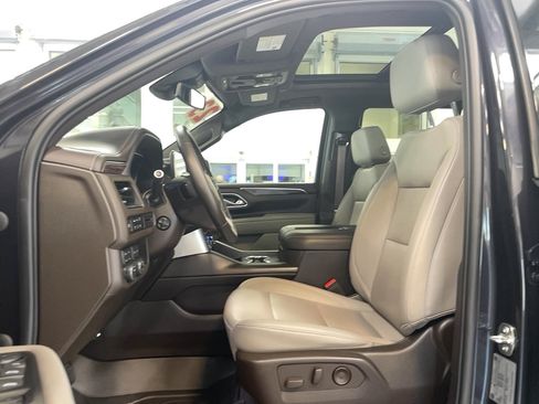 Used 2023 Chevrolet Tahoe Z71 w/ Luxury Package AWD/4WD image 5