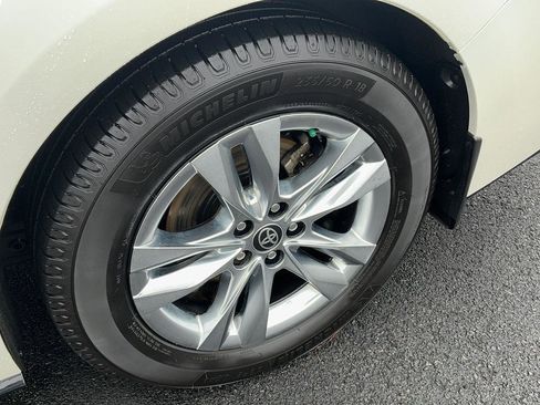 Used 2021 Toyota Sienna Limited image 10