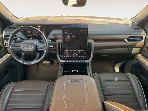 Used 2025 GMC Yukon XL Denali Ultimate AWD/4WD image 10