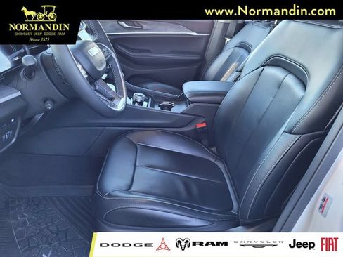 Used 2023 Jeep Grand Cherokee 30th Anniversary AWD/4WD image 14