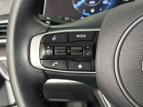 Used 2025 Kia Sportage SX image 24