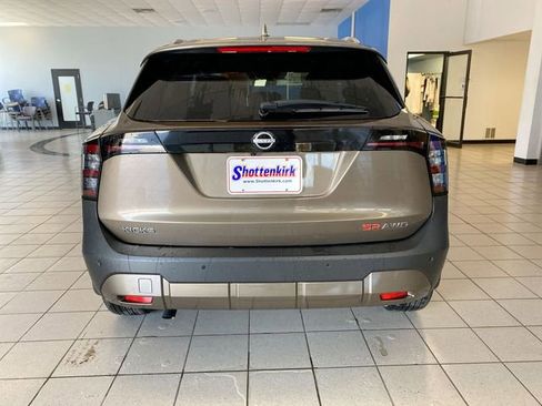 Used 2025 Nissan Kicks SR AWD/4WD image 7
