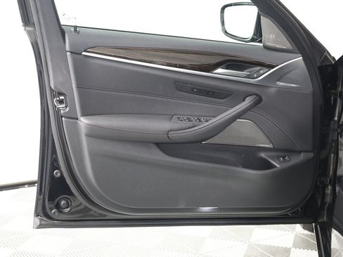 Used 2023 BMW 540i w/ Premium Package RWD image 17