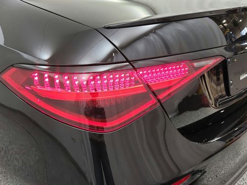 Used 2022 Mercedes-Benz S 500 4MATIC w/ AMG Line Package image 31