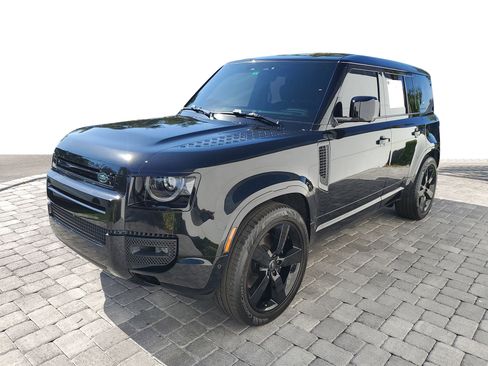 Used 2023 Land Rover Defender 110 V8 AWD/4WD image 3