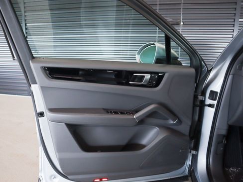 Certified 2023 Porsche Cayenne Coupe image 23