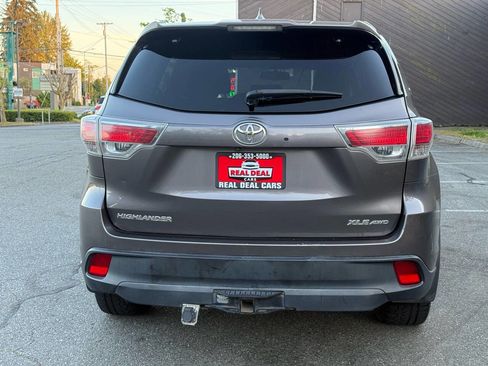 Used 2014 Toyota Highlander XLE AWD/4WD image 6