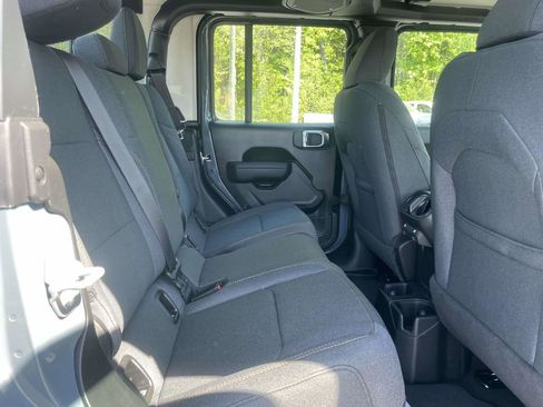 New 2026 Jeep Gladiator Sport AWD/4WD image 17