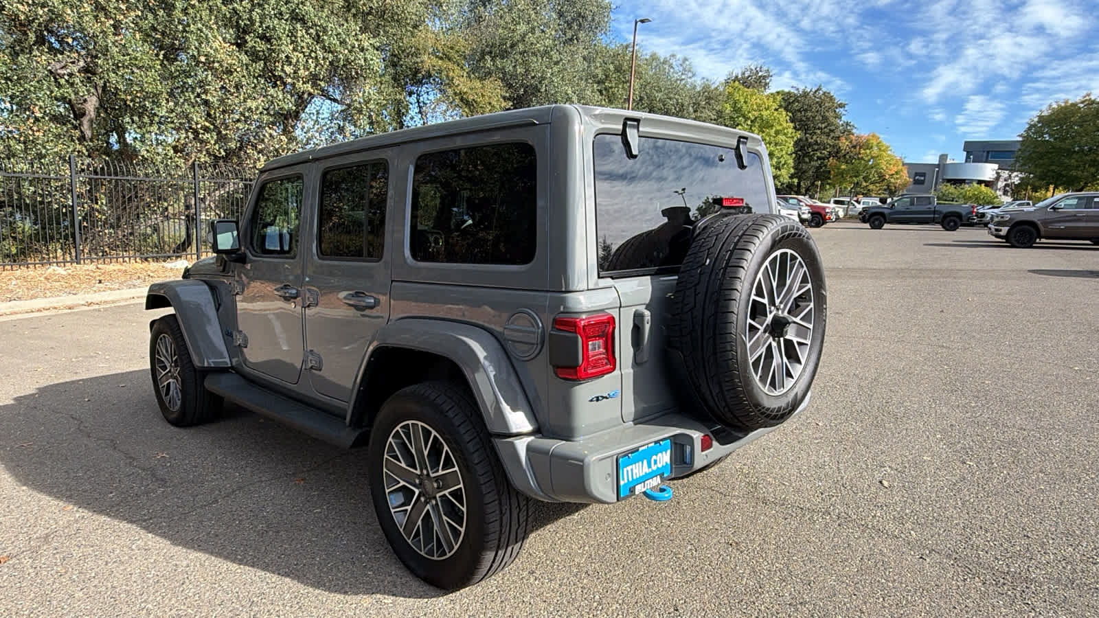 Used 2022 Jeep Wrangler Unlimited Sahara AWD/4WD image 7