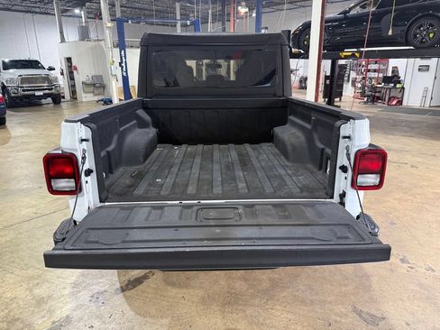 Used 2022 Jeep Gladiator Sport AWD/4WD image 16