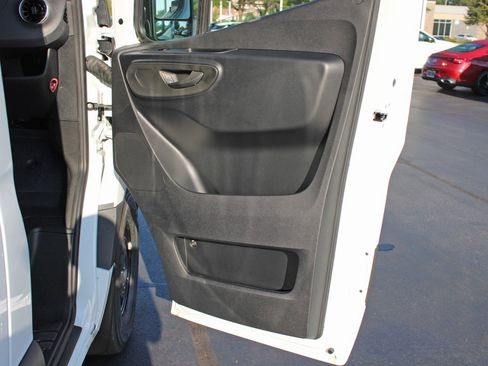 Used 2025 Mercedes-Benz Sprinter 2500 image 20