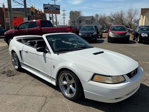 Used 2000 Ford Mustang Convertible image 13
