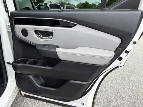 Used 2025 Honda Pilot EX-L image 16