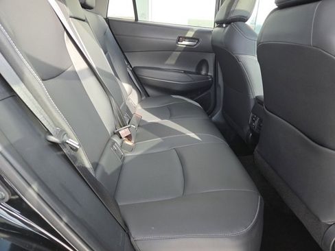 Used 2022 Toyota Corolla Cross XLE image 6