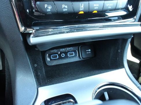 Used 2019 Jeep Grand Cherokee High Altitude AWD/4WD image 19