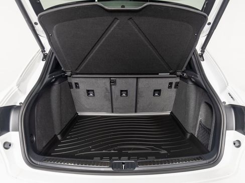 Certified 2025 Porsche Macan image 36