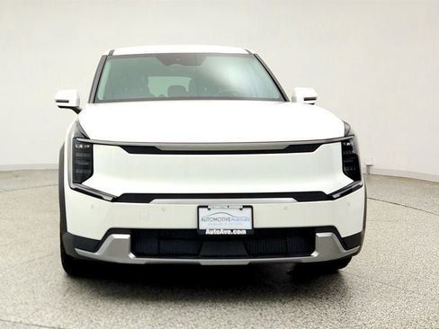 Used 2024 Kia EV9 Light Long Range RWD image 2